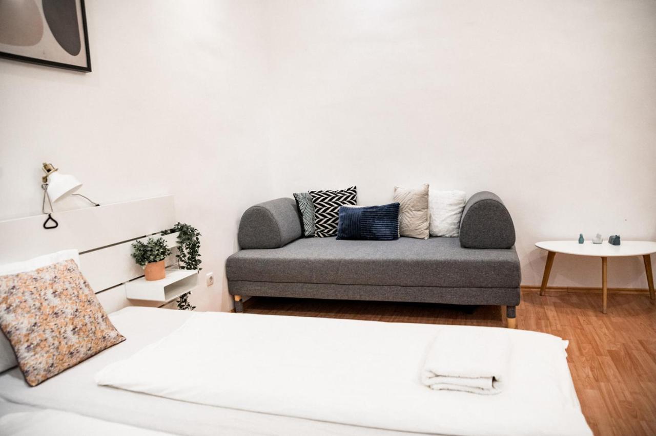 Stylish And Spacious ! Central Location Kazincy Netflix Budapest Kültér fotó