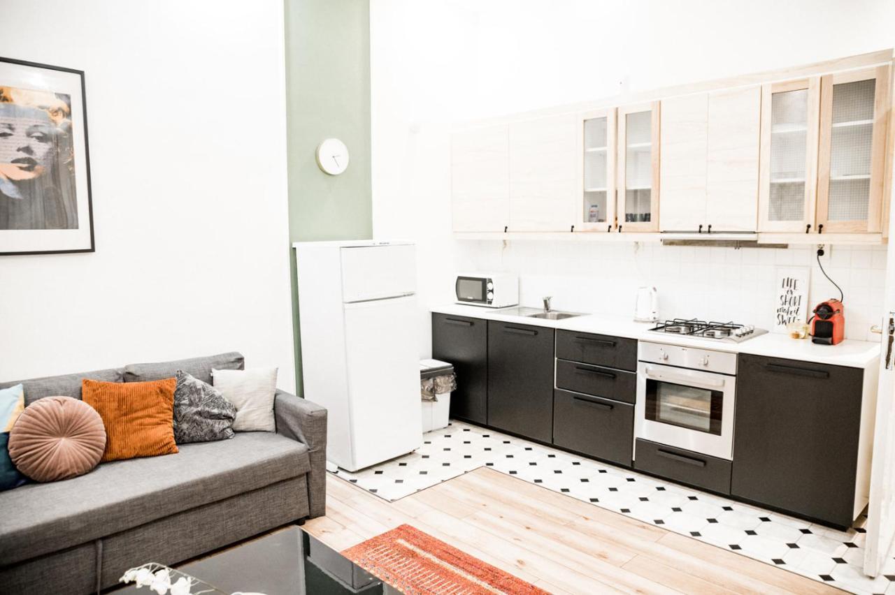Stylish And Spacious ! Central Location Kazincy Netflix Budapest Kültér fotó