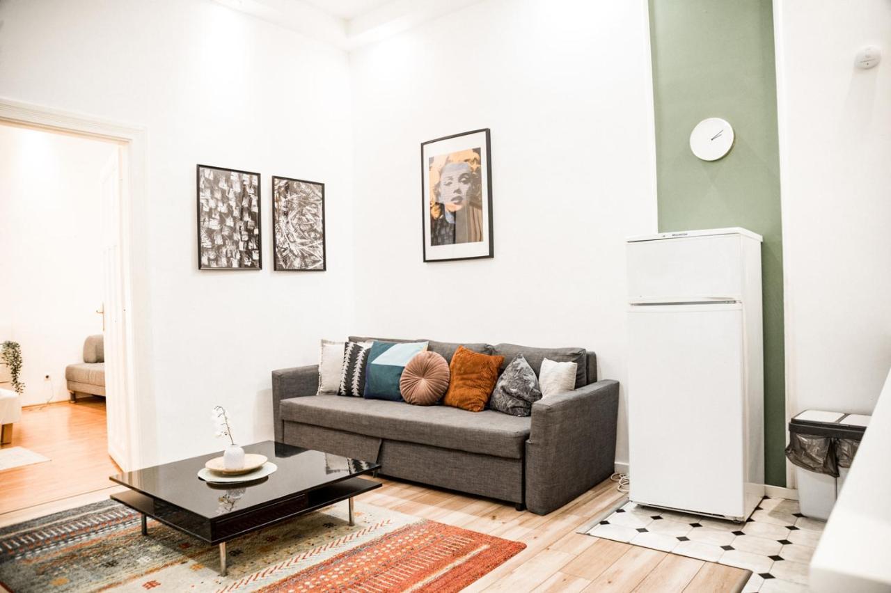 Stylish And Spacious ! Central Location Kazincy Netflix Budapest Kültér fotó