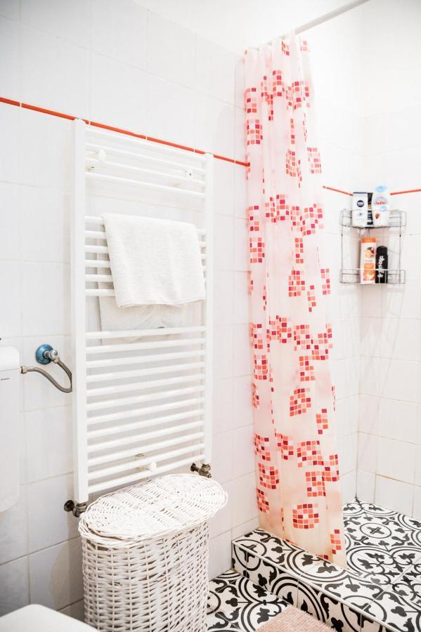 Stylish And Spacious ! Central Location Kazincy Netflix Budapest Kültér fotó